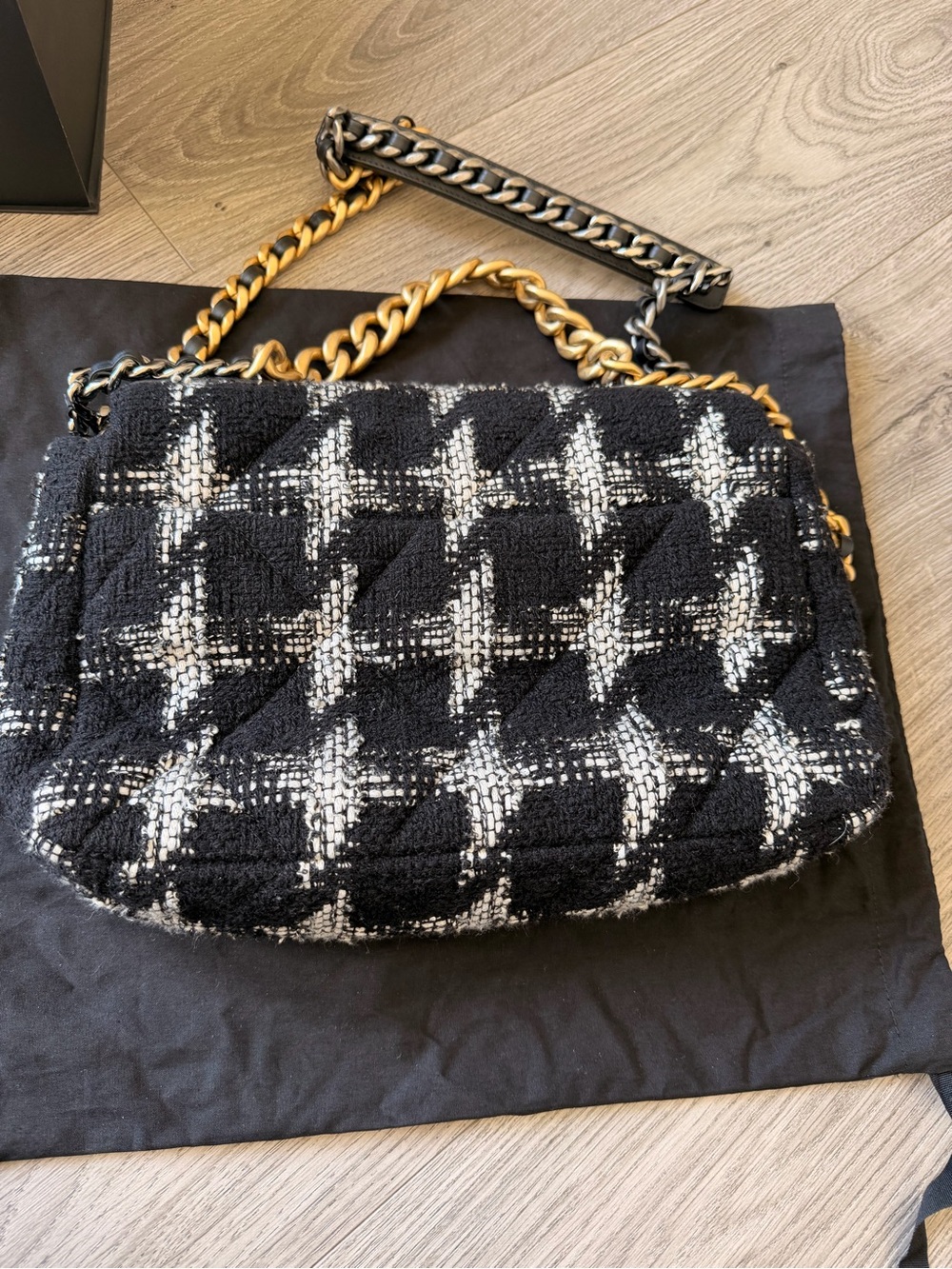 CHANEL 19 Black & White Tweed Bag - Picture 9 of 10